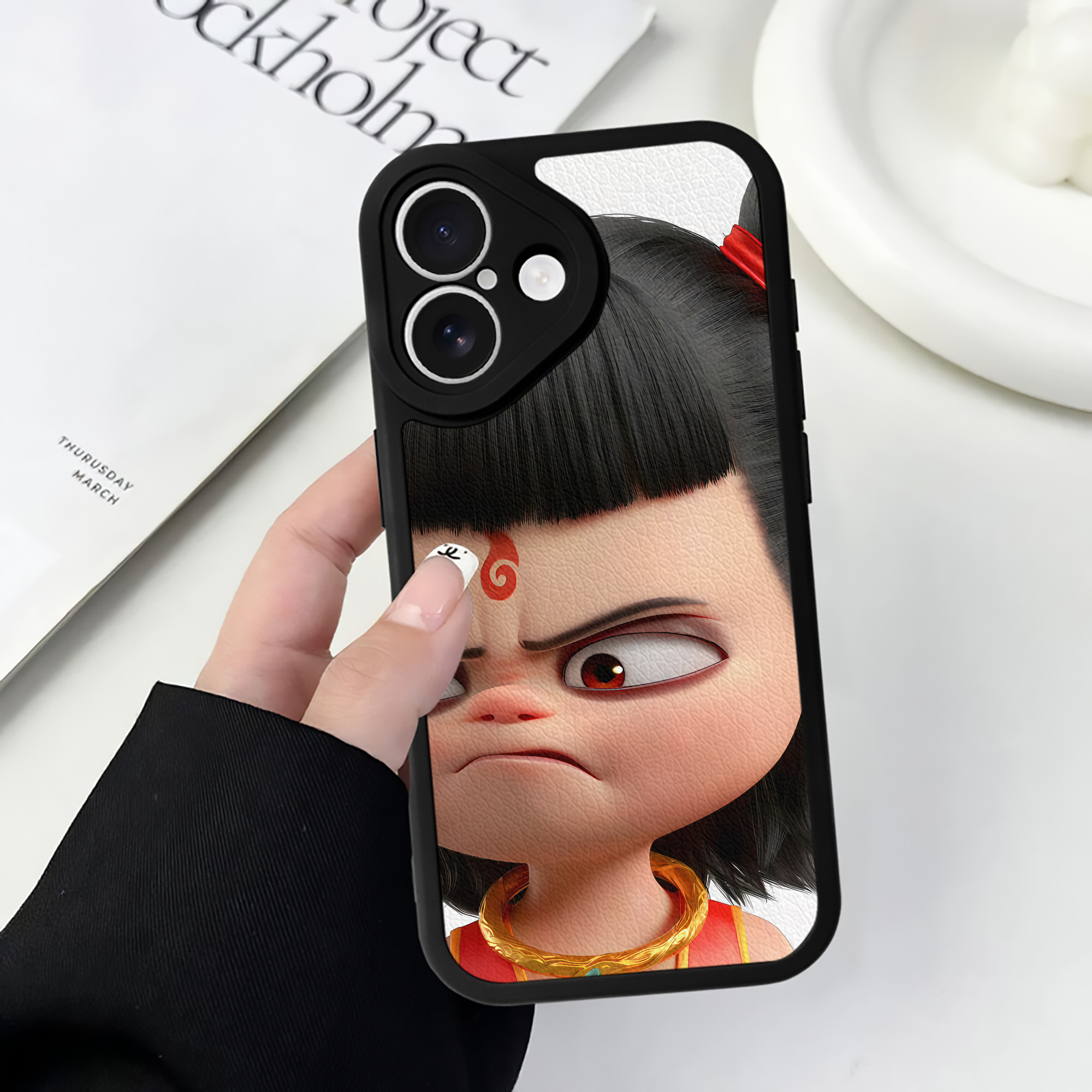 （画像用） Ne Zha 2 ナタ 魔童の大暴れ 【iPhone 16シリーズ対応】シリコンスマホケース（レザー調） 材質：シリコン